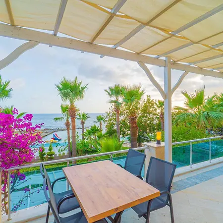 Pyxis Point Hotell 4*