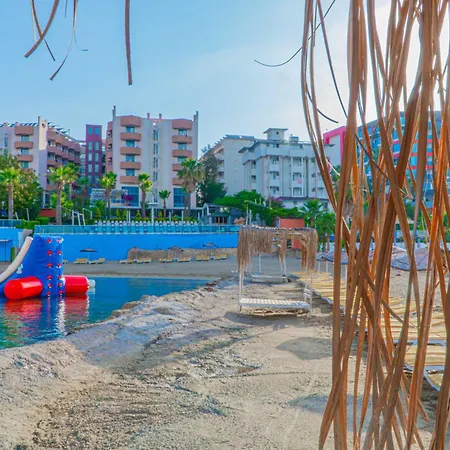 Pyxis Point ألانيا